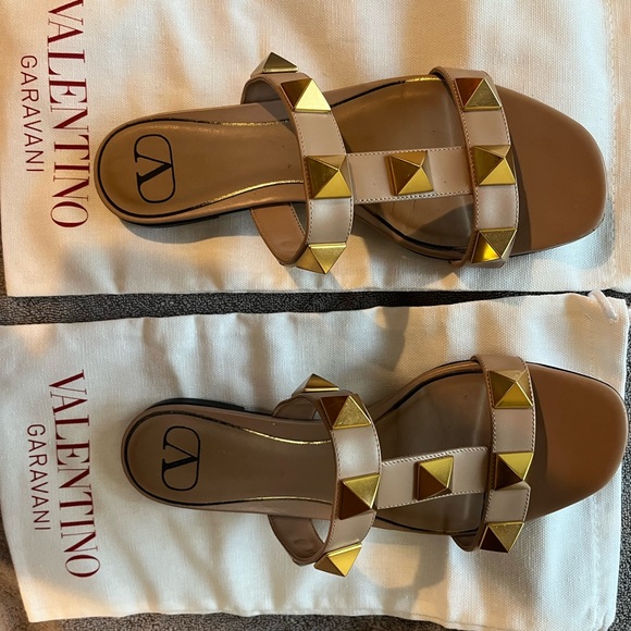 Valentino Roman Stud slide sandals - Picture 3 of 9